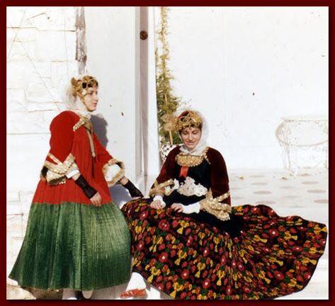 Skopelos Traditional Costume, &Epsilon;&nu;&delta;&iota;&alpha;&phi;έ&rho;&omicron;&nu;&tau;&alpha; &Sigma;&tau;&omicron;&iota;&chi;&epsilon;ί&alpha;, &Epsilon;&nu;&delta;&iota;&alpha;&phi;έ&rho;&omicron;&nu;&tau;&alpha; &Gamma;&epsilon;&gamma;&omicron;&nu;ό&tau;&alpha;, &Pi;&lambda;&eta;&theta;&upsilon;&sigma;&mu;ό&sigmaf;, &Gamma;&epsilon;&omega;&gamma;&rho;&alpha;&phi;ί&alpha;, &Epsilon;&kappa;&kappa;&lambda;&eta;&sigma;ί&epsilon;&sigmaf;, &Alpha;&gamma;&alpha;&pi;&eta;&mu;έ&nu;&omicron; &Phi;&alpha;&gamma;&eta;&tau;ό, &Pi;&rho;&omicron;έ&lambda;&epsilon;&upsilon;&sigma;&eta; &Omicron;&nu;ό&mu;&alpha;&tau;&omicron;&sigmaf;