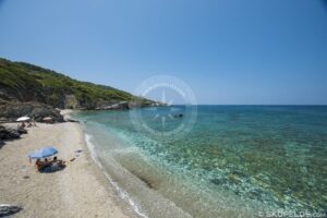 Skopelos Beach Bar Perivoliou, &Mu;&pi;&alpha;&rho; &Pi;&alpha;&rho;&alpha;&lambda;ί&alpha;&sigmaf; &Pi;&epsilon;&rho;&iota;&beta;&omicron;&lambda;&iota;&omicron;ύ