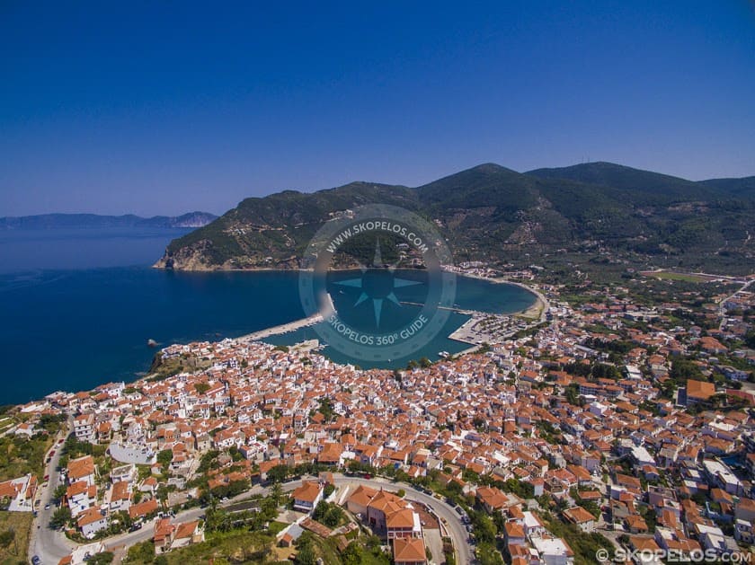 Σκόπελος Χώρα
