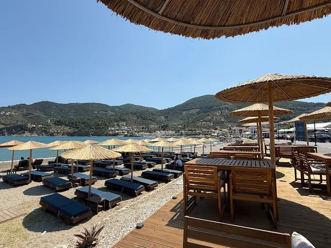 Breezy Beach Bar