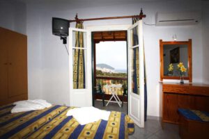 Alexandros Rooms & Studios