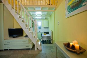 Aretousa Studios & Apartments