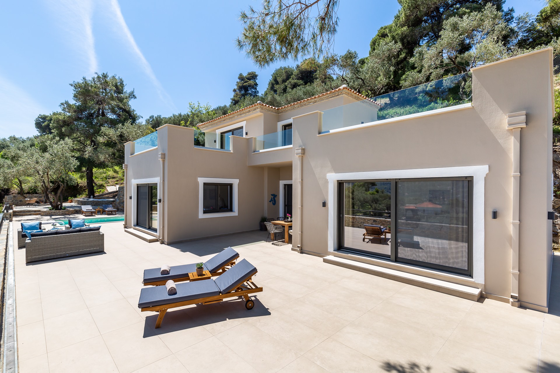 Villa &Alpha;&nu;&tau;&iota;&gamma;ό&nu;&eta;